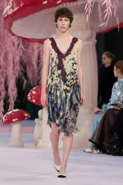 Look 50